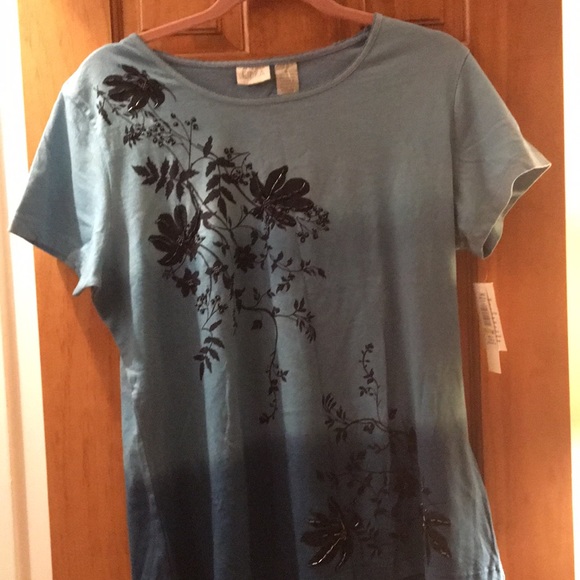 Shirt- size medium - Picture 3 of 4